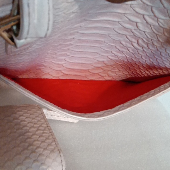 Dooney & Bourke 3pc Caldwell Maxine Snake Embossed Leather Tote & Wallet - Picture 17 of 17